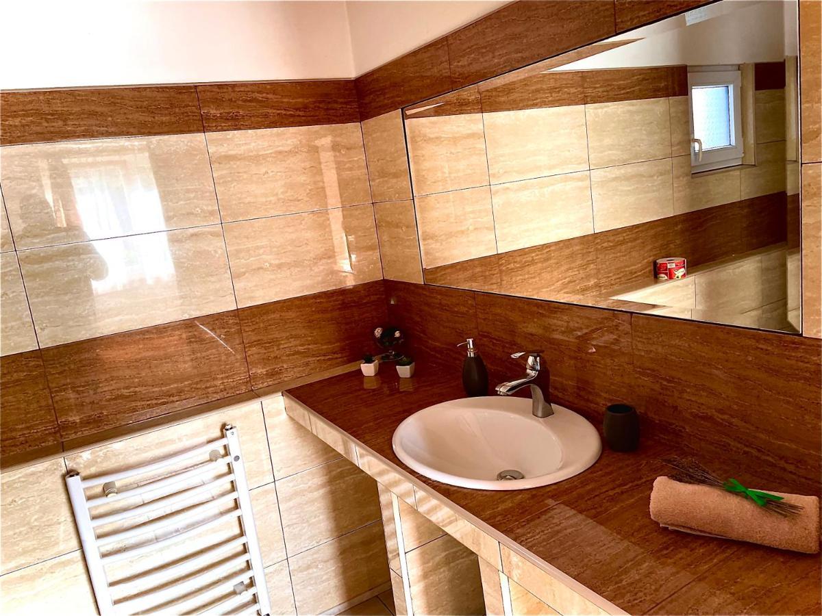Apartments Ve Dvore Velké Karlovice エクステリア 写真